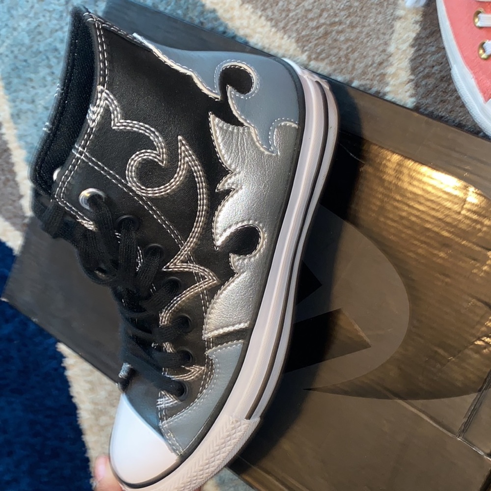 Converse - Picture 2 of 4